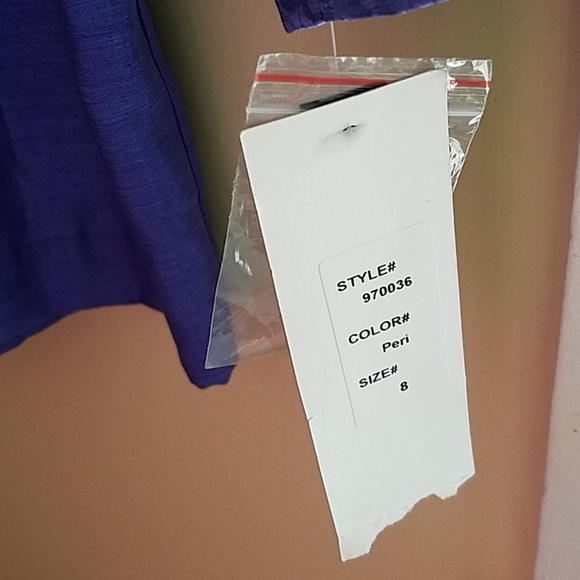 Woman's skirt suit - Picture 3 of 4